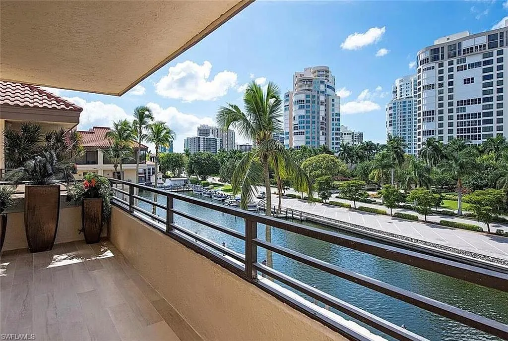 4 bed, 4.5 bath, 4079 sqft, $34,000 — Photo 1