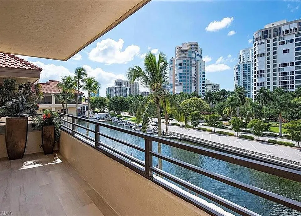 4400 Gulf Shore Blvd N #3-305