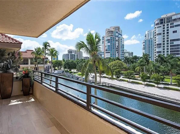 4400 Gulf Shore Blvd N #3-305, Naples, FL 34103