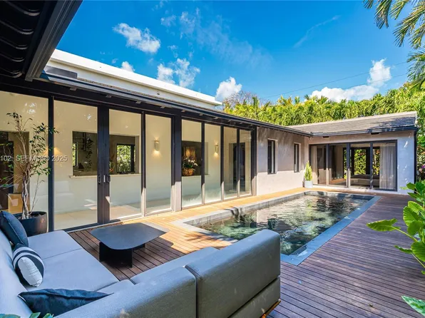 725 W 49th St, Miami Beach, FL 33140