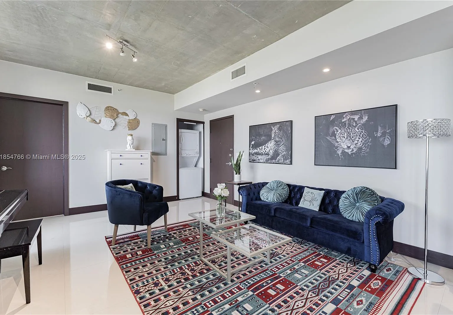 2 bed, 986 sqft, $4,700 — Photo 2