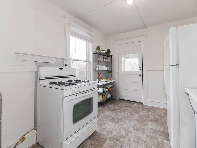 1110 Saint Paul St — Photo 4