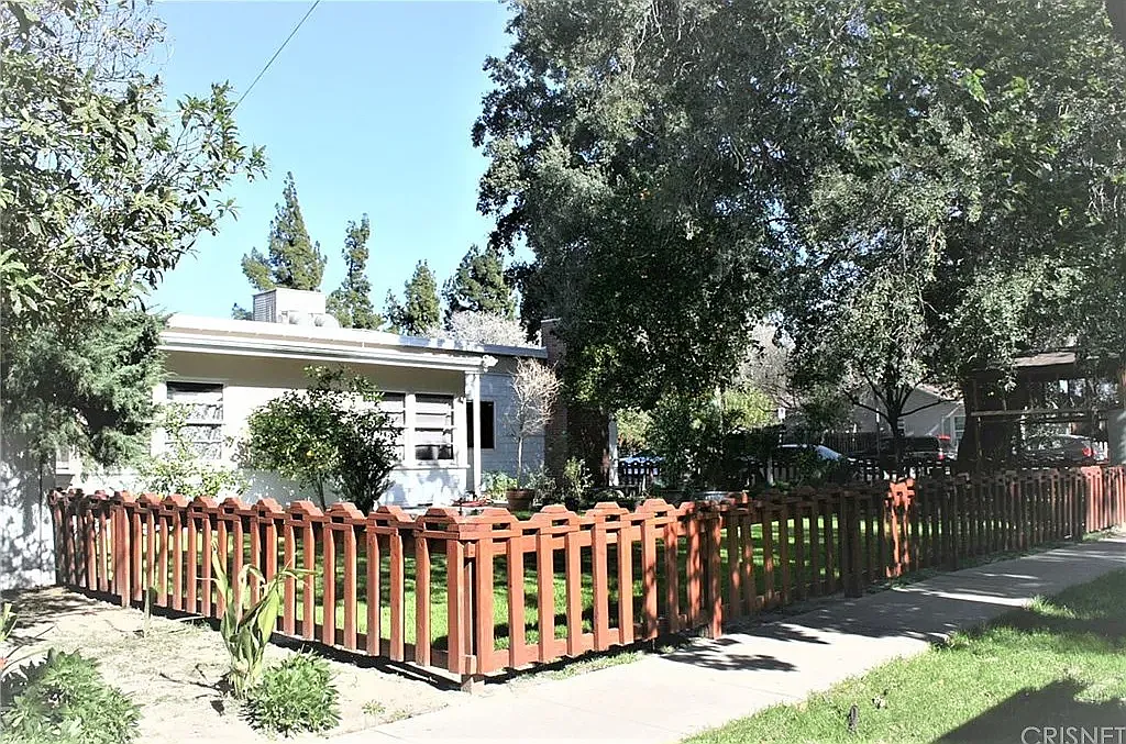 4 bed, 1996 sqft, $4,995 — Photo 1