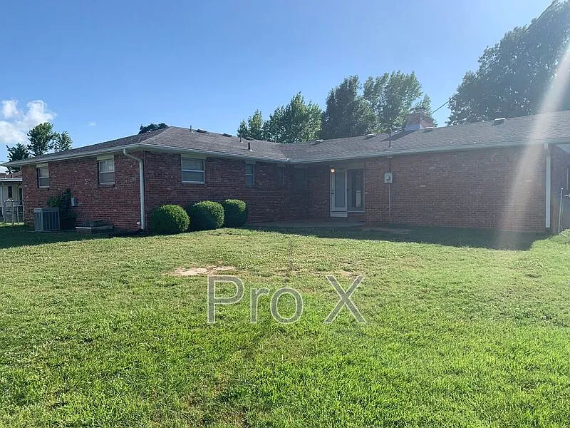3 bed, 2.0 bath, $1,700 — Photo 4