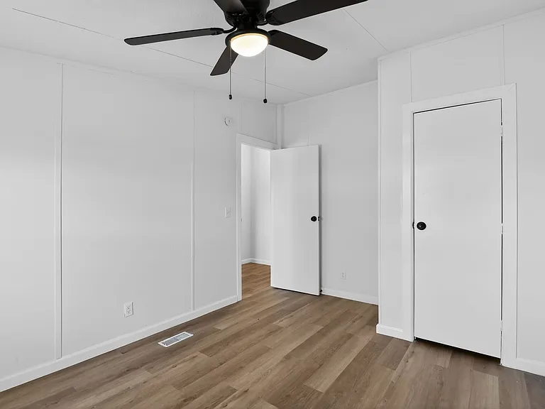 1134 Robinson Ave — Photo 6