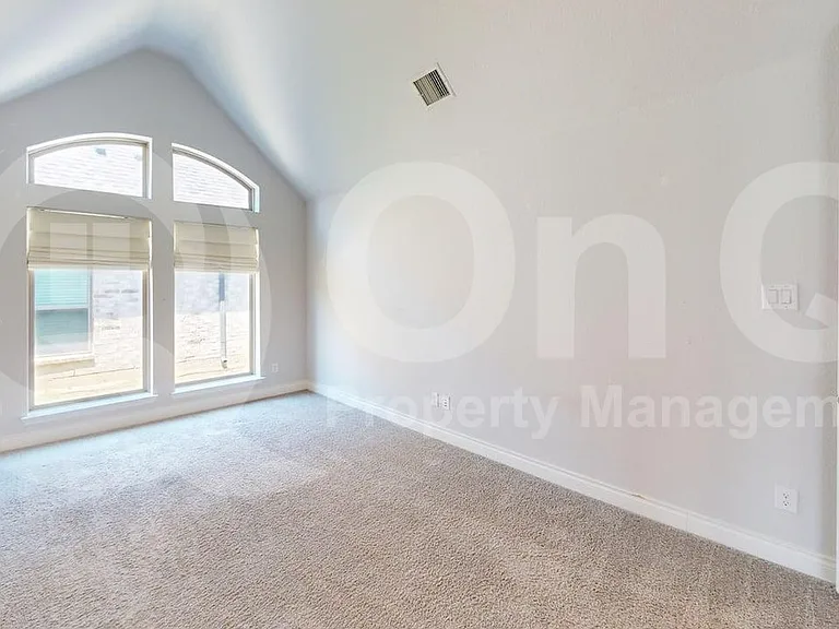2401 Robin Way — Photo 12