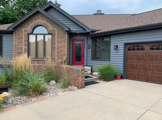 1309 Pinehurst Cir, Lawrence, KS 66049