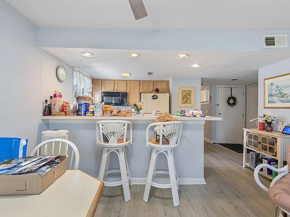 4th image of 351 Lake Arrowhead Rd. #402