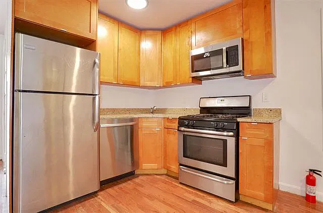 3 bed, $2,750 — Photo 2