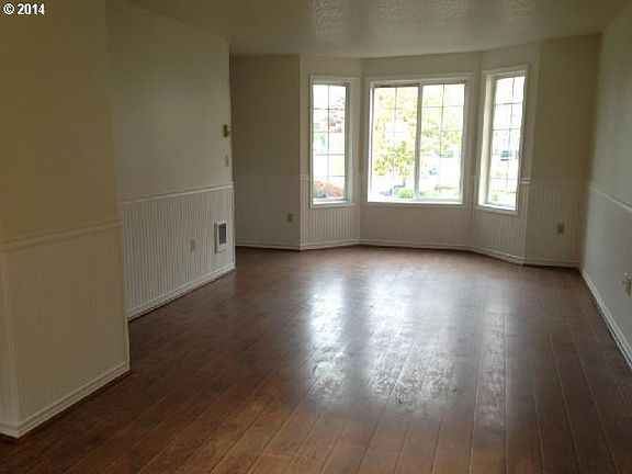 5th image of 9905 NE 127th Ct
