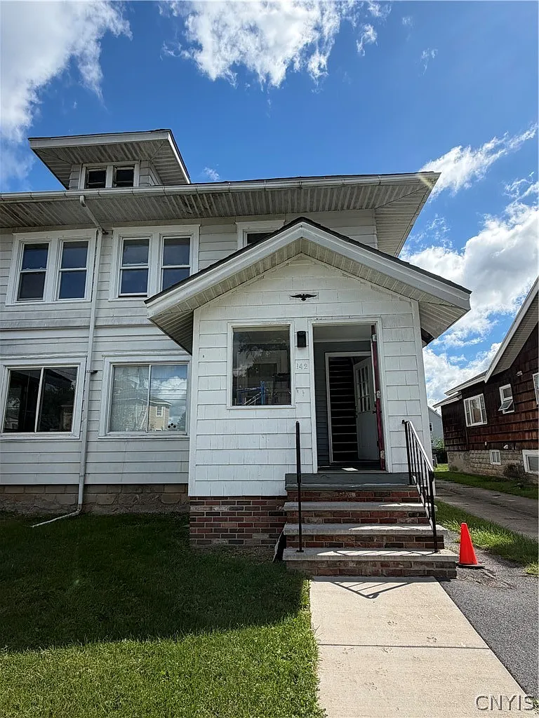 2 bed, 1.0 bath, 5616 sqft, $1,550 — Photo 2