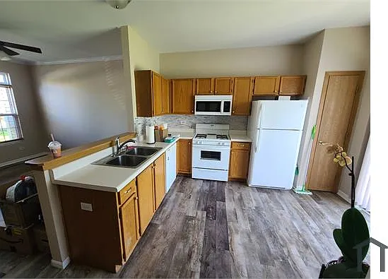 4 bed, 1350 sqft, $3,099 — Photo 3