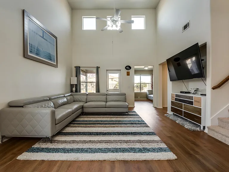 2613 Avenel Ct — Photo 2