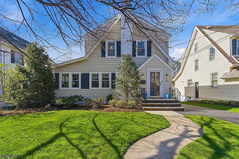 1st image of 894 Ridgewood Road