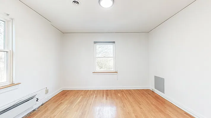 Sold by RE MAX Team | media 15