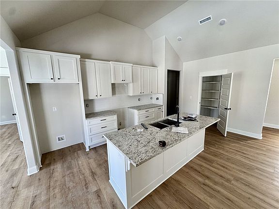 3rd image of 7 Stinchar Ln