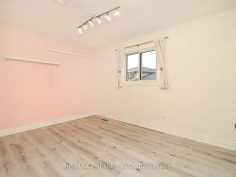 27 Prairie Dunes Pl — Photo 16