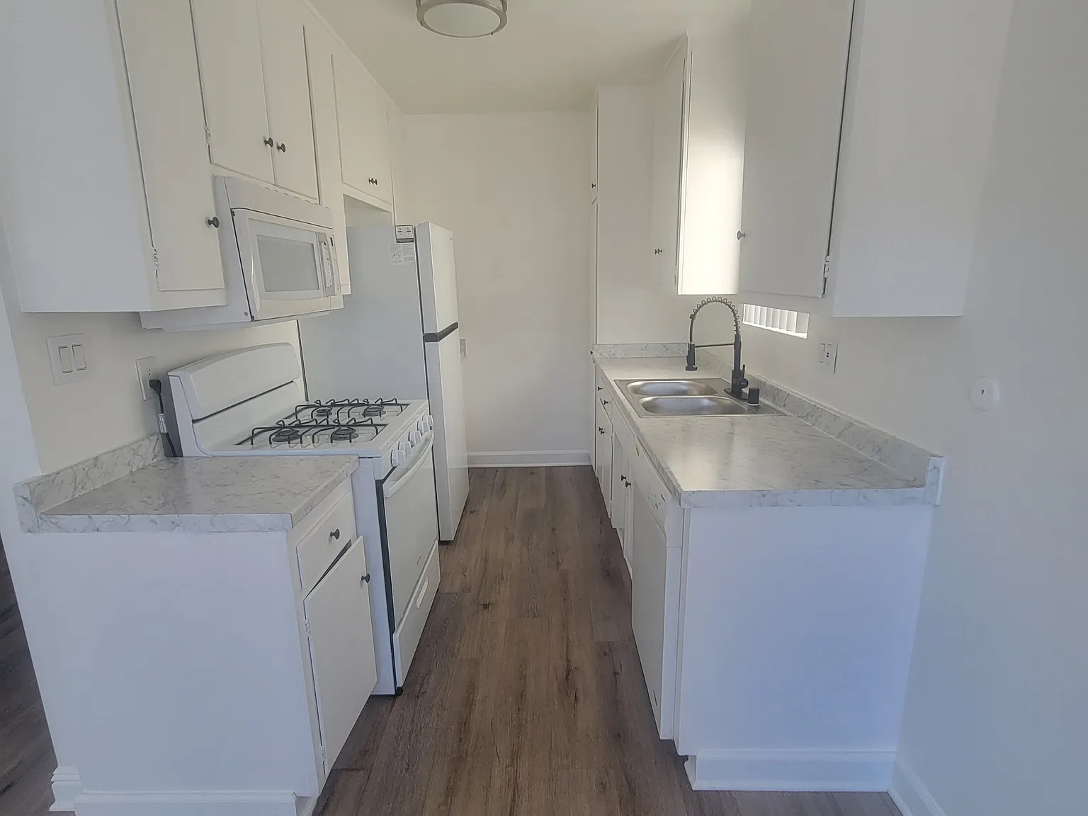 1 bed, 700 sqft, $1,900 — Photo 1