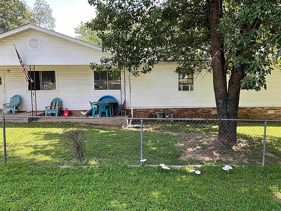 3rd image of 438 Terry Ln