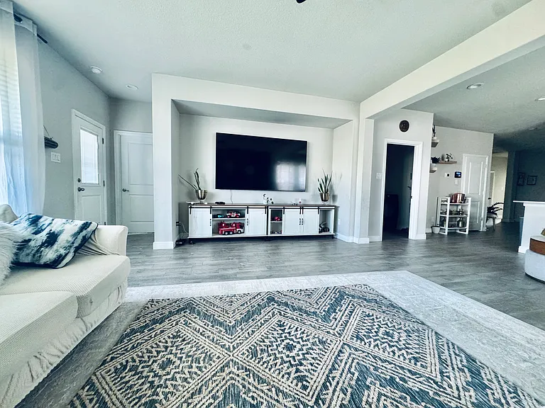 15736 Hazelhurst Ln — Photo 11