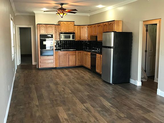 3rd image of 1011 Campus Dr #1