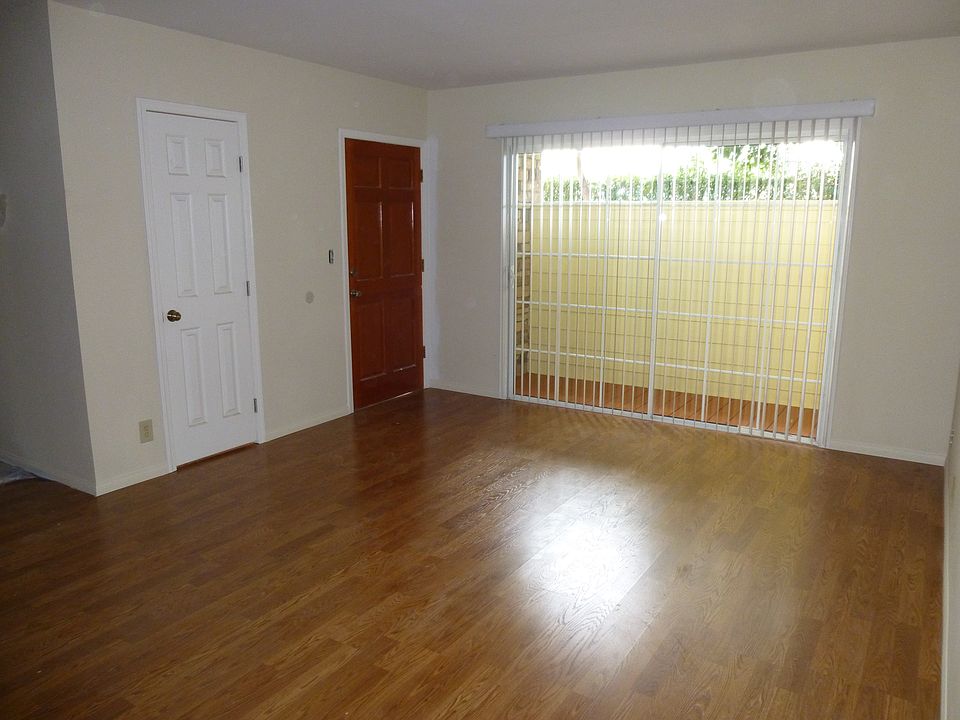 Living Rm w/ Large Walk-In Closet