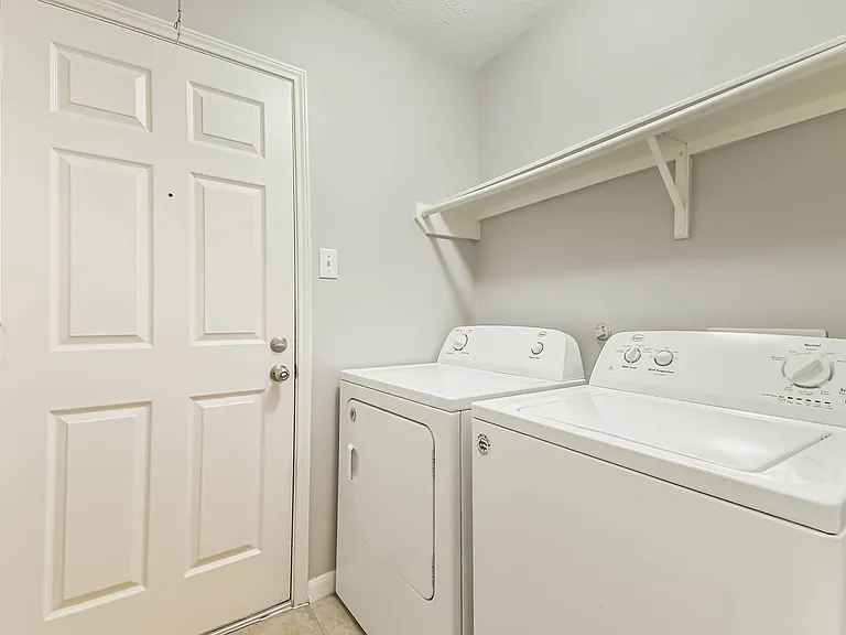 13831 Hillingdale Ln — Photo 30
