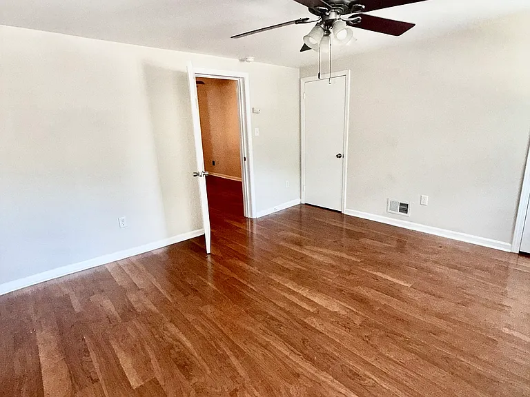 1202 Sarah St #1 — Photo 4