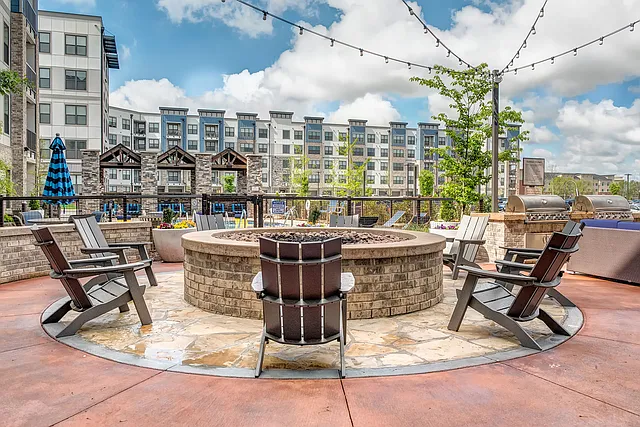 Vintage at the Avenue Apartments — Photo 4