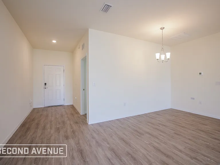 2721 NW 18th Pl — Photo 9