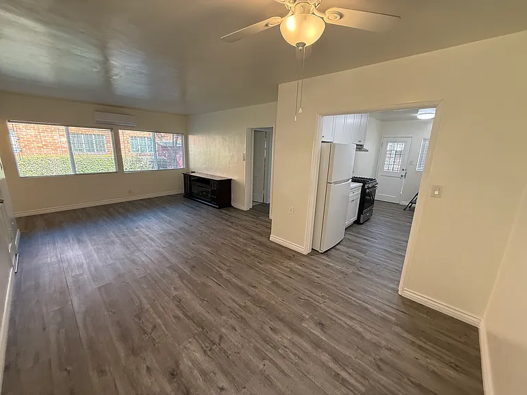 3821 Atlantic Ave #A — Photo 2