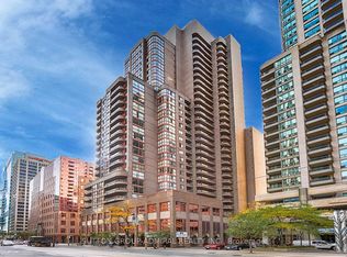 736 Bay St #402, Toronto, ON M5G2M4