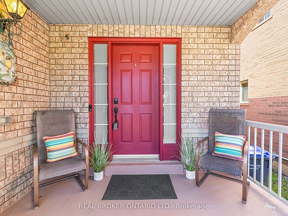 2nd image of 56 Lockheed Cres