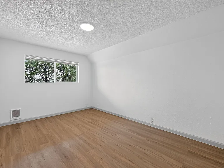 The Clover Apartments — Photo 10