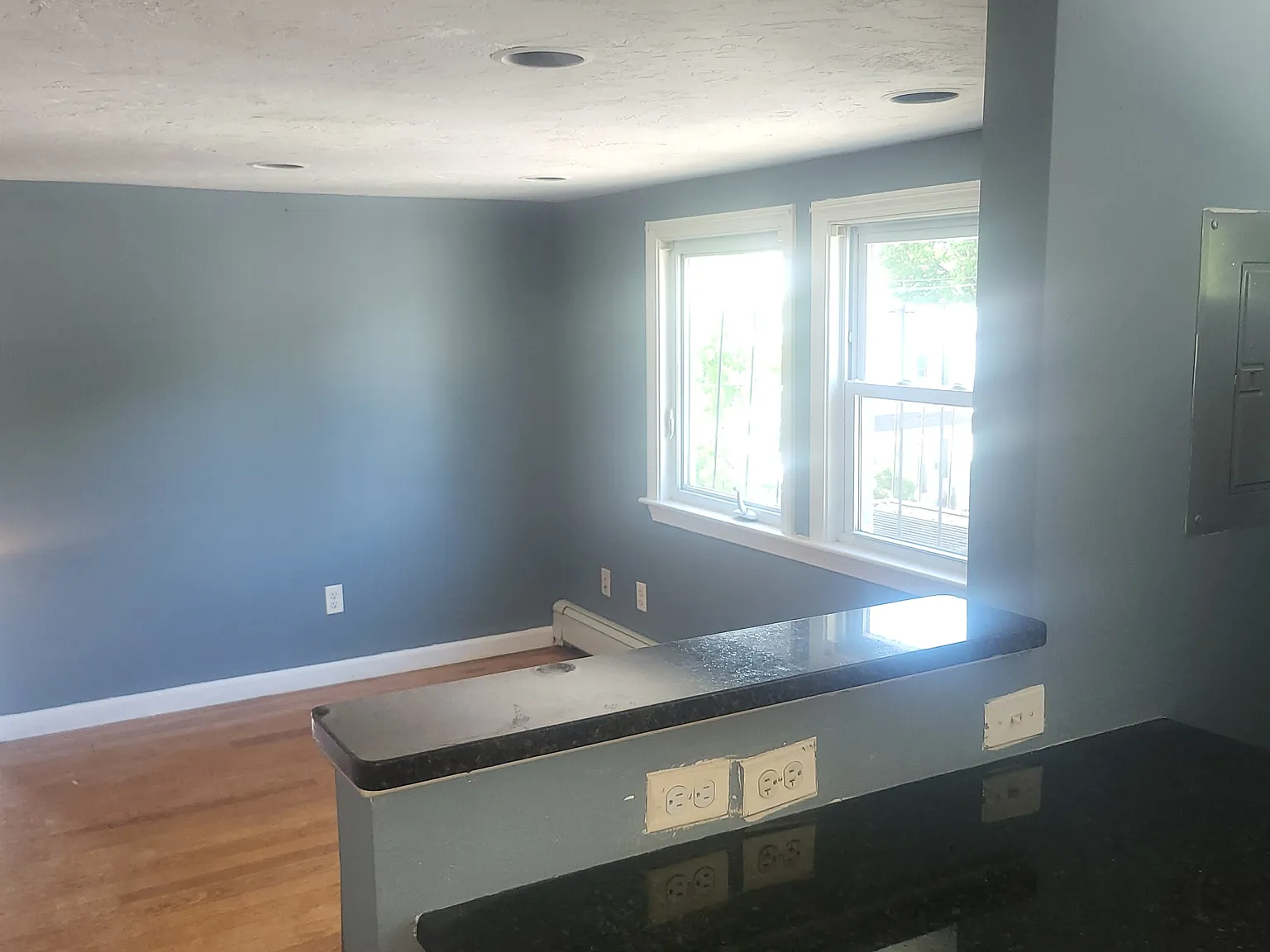 3 bed, $2,100 — Photo 2