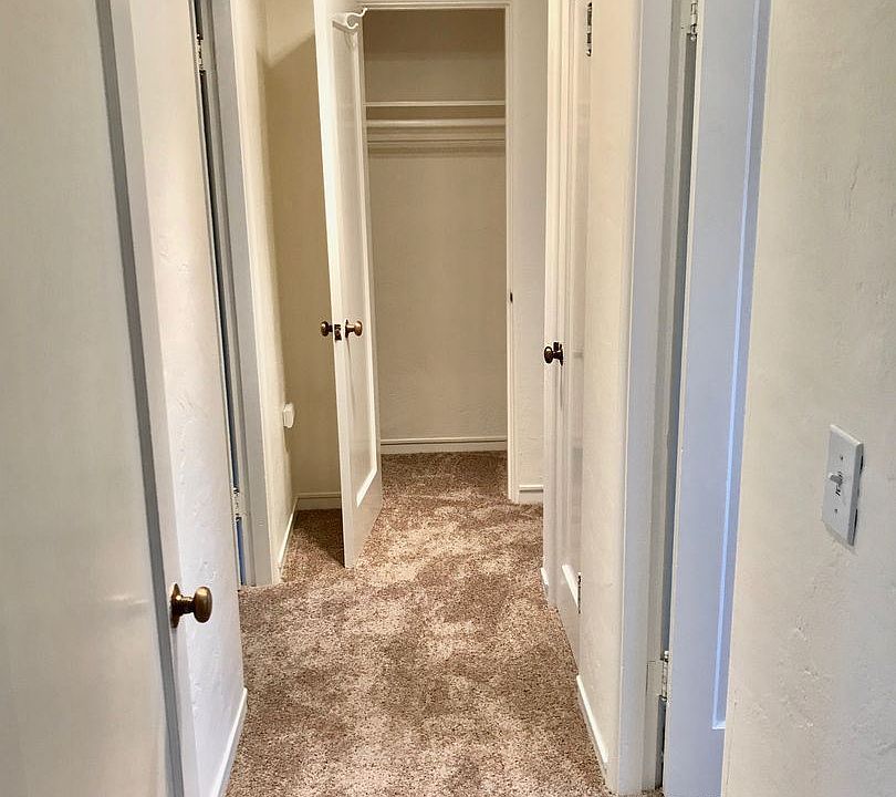 1st image of 711 SE 42nd Ave #3