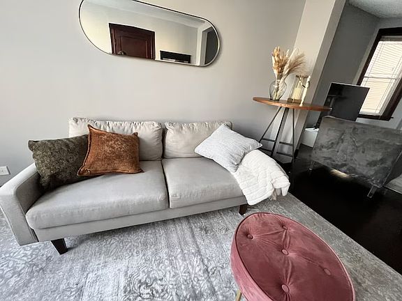 4th image of 1927 N Lawndale Ave #1