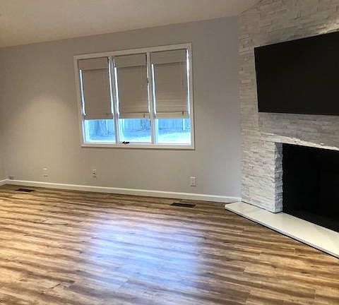 2nd image of 4303 Foothill Dr