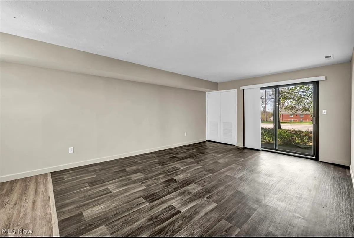 Building Photo - 3432 Mayfield Rd #B