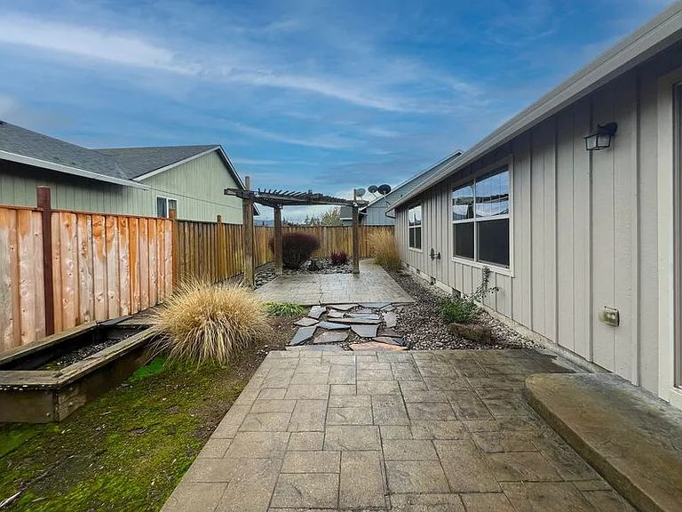 1434 Leaf Ln — Photo 8