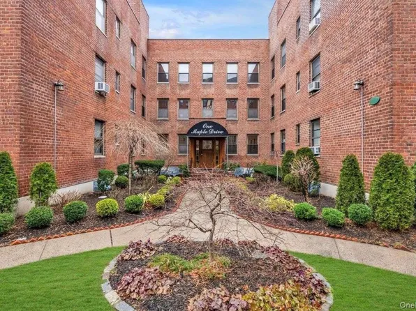 1 Maple Drive #3H, Great Neck, NY 11021