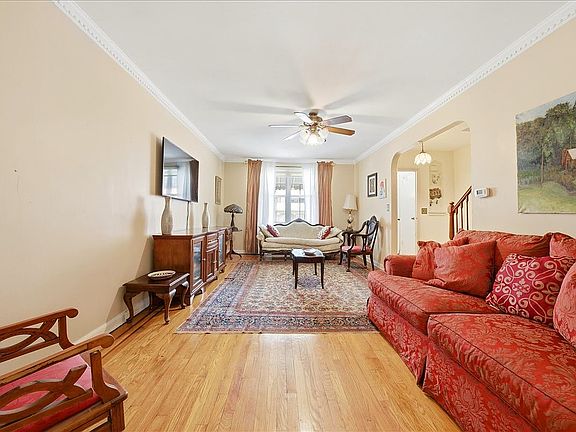 3rd image of 4425 Richardson Ave