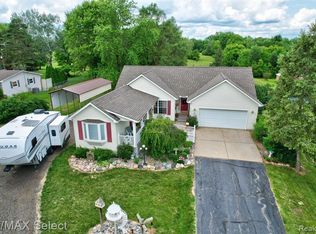 3253 Perry Ct, Grand Blanc, MI 48439