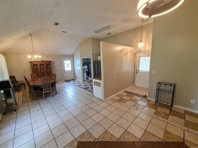 123 Meadowview Dr — Photo 9