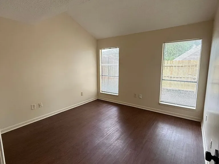 8220A Governor Dr — Photo 7
