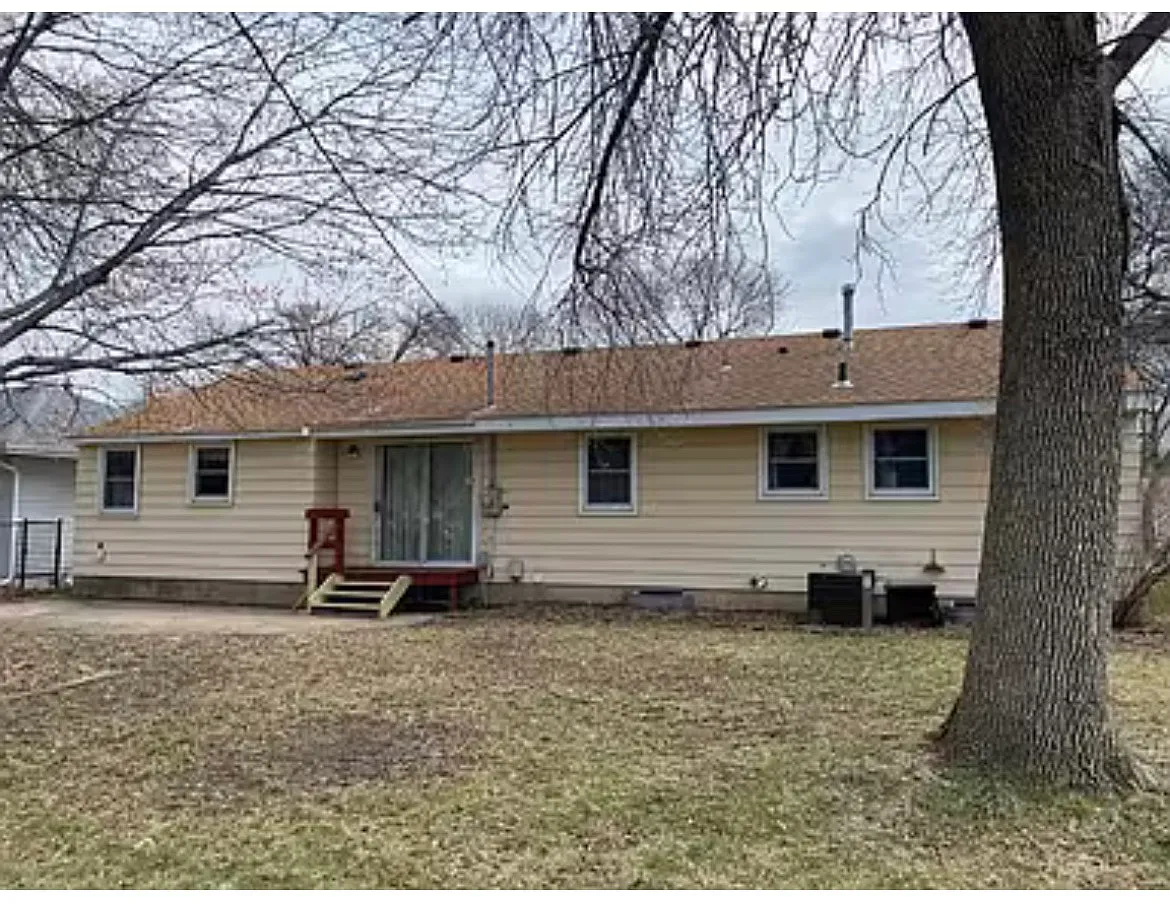 Building Photo - 914 Sommerville St S