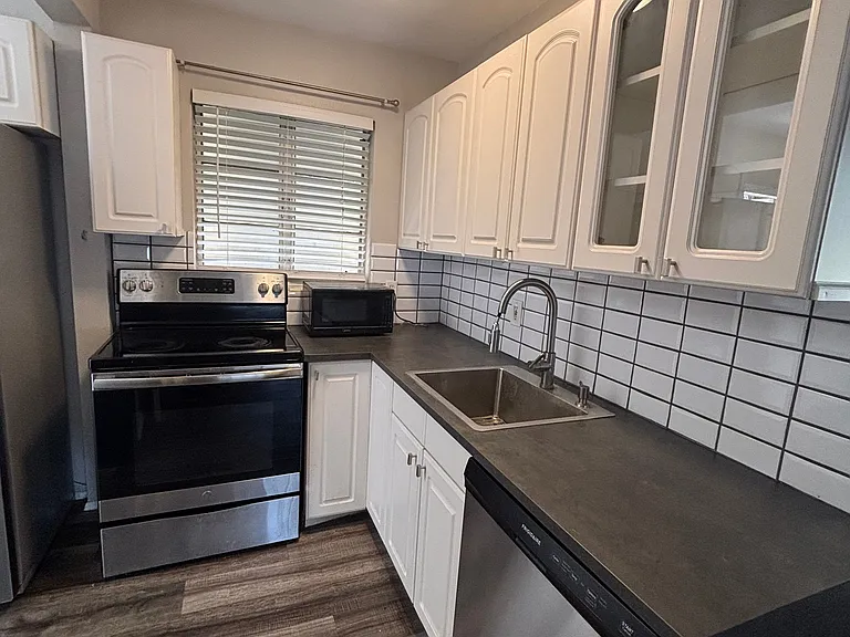 918 24th Ave N #12 — Photo 8