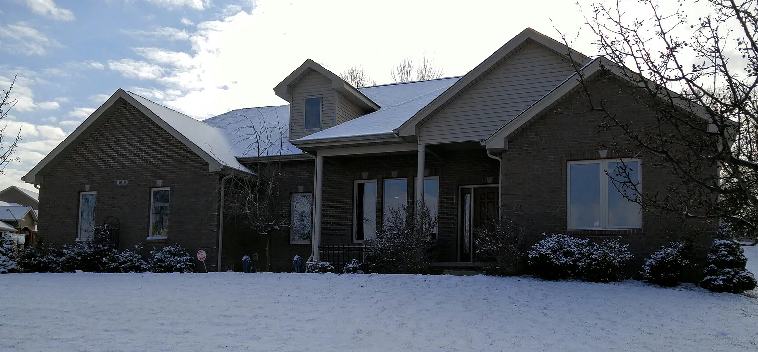 1910 Brookfield Dr photo 1