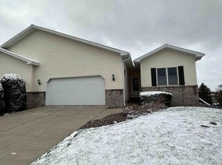 447 Concord Dr, Oregon, WI 53575