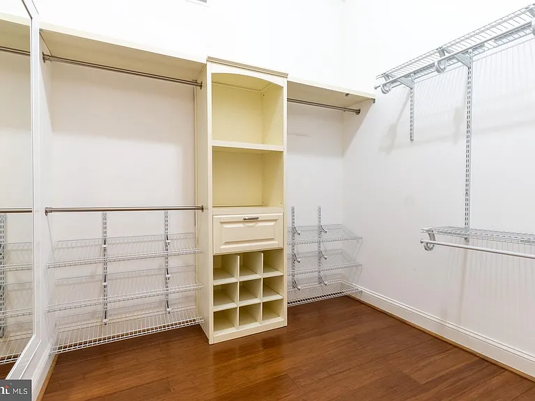 235 W Jefferson St — Photo 14